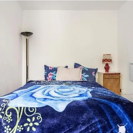 Cheap, Beautiful Studio With An Office, Balcony & Free Parking Courcouronnes