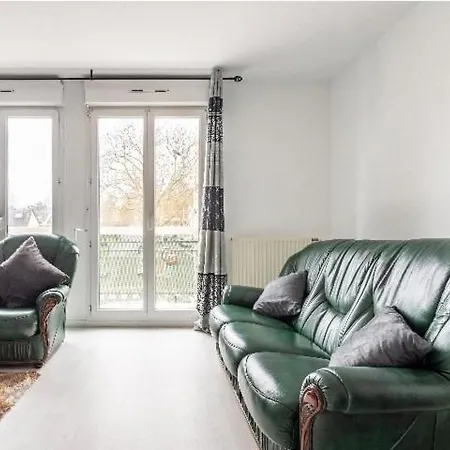 Cheap, Beautiful Studio With An Office, Balcony & Free Parking *