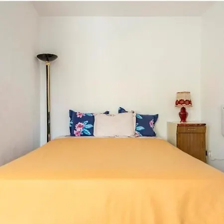 Cheap, Beautiful Studio With An Office, Balcony & Free Parking Apartment *