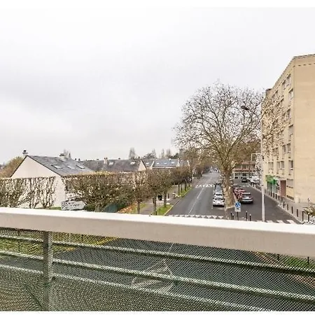 Cheap, Beautiful Studio With An Office, Balcony & Free Parking Apartment
