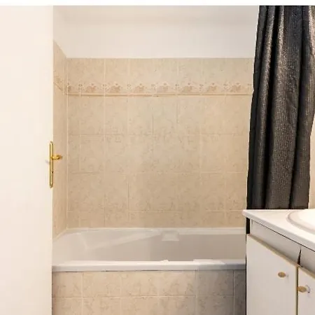 Cheap, Beautiful Studio With An Office, Balcony & Free Parking Courcouronnes