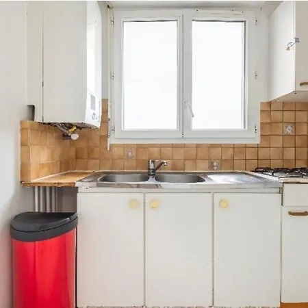 Apartment Cheap, Beautiful Studio With An Office, Balcony & Free Parking *